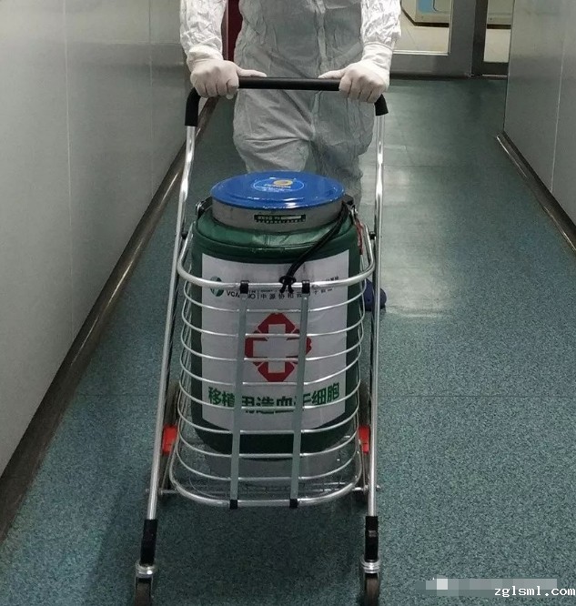 使用东亚系列液氮罐转运中