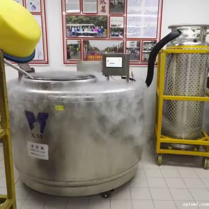 使用液氮罐冻存，外部结霜
